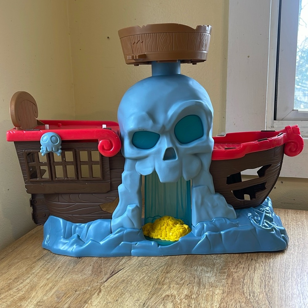 Disney Jake and the Neverland Pirates Battle At Shipwreck Falls Ship Toy Only